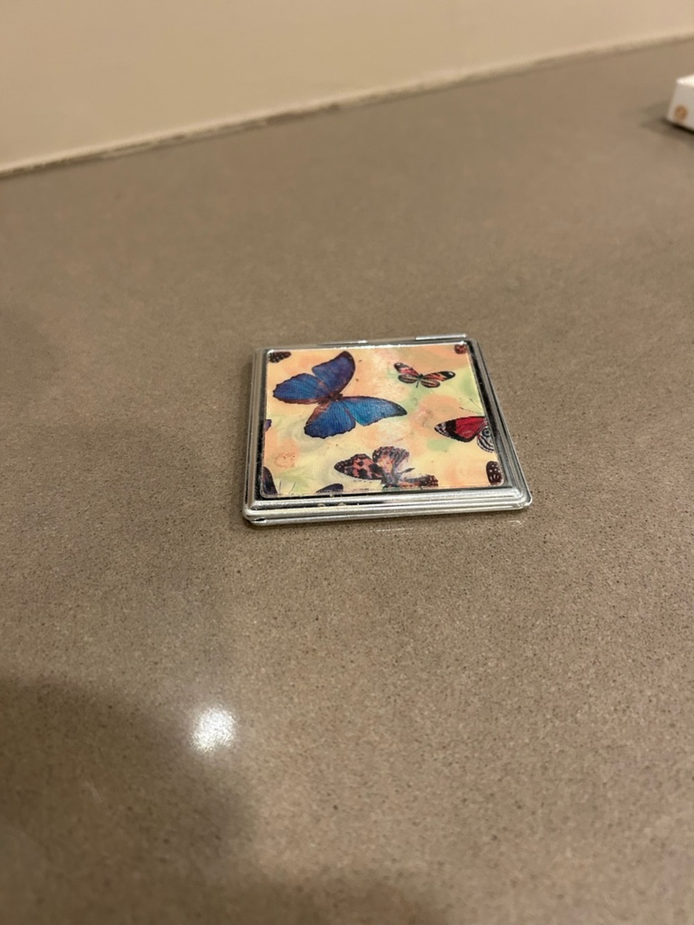 Compact Mirror Butterfly - Picture 3 of 7